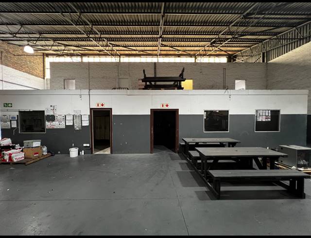 2,512M² WAREHOUSE TO LET IN BEACONVALE
